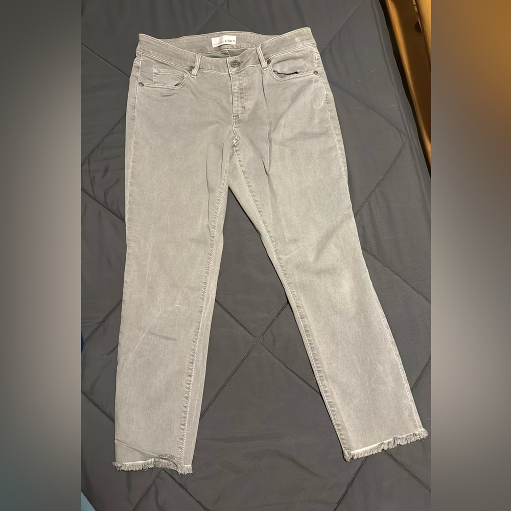 Brand new without tags size 28/6 Loft cropped jeans. Bought and never wore